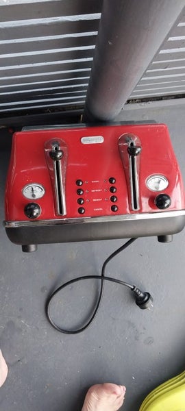 Delonghi 4 slice toaster Carousel 1
