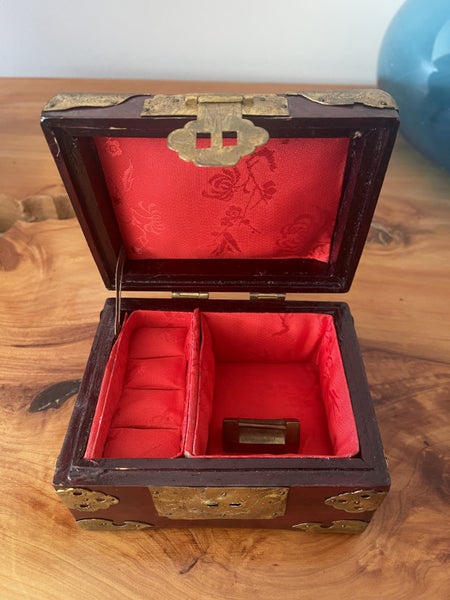 Beautiful Chinese jewelry box Carousel 2