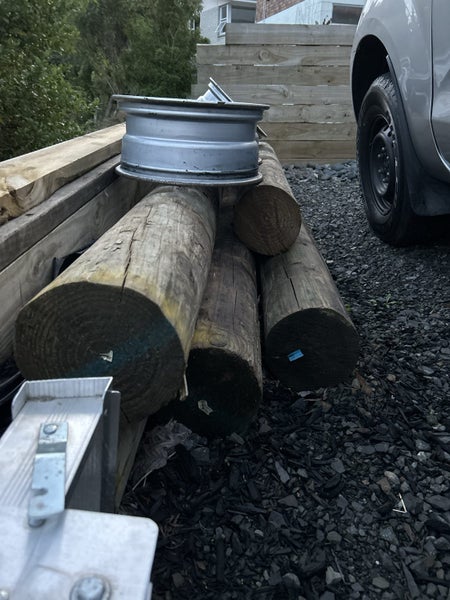 H5 wood uni poles x4 Carousel 1