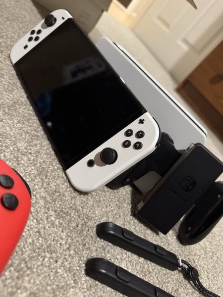 Nintendo switch OLED - Includes Extra Controller Carousel 3
