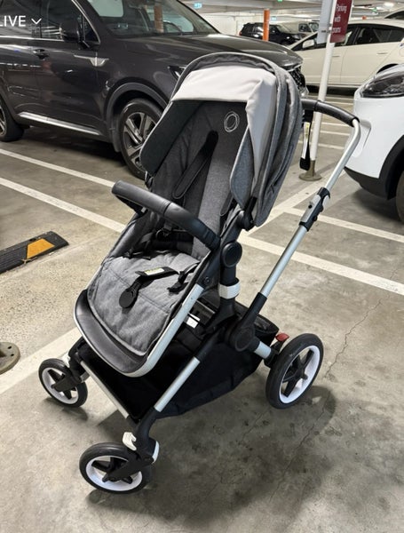 Very good Condition!! Bugaboo Fox 2 Pram and Bassinet Carousel 2