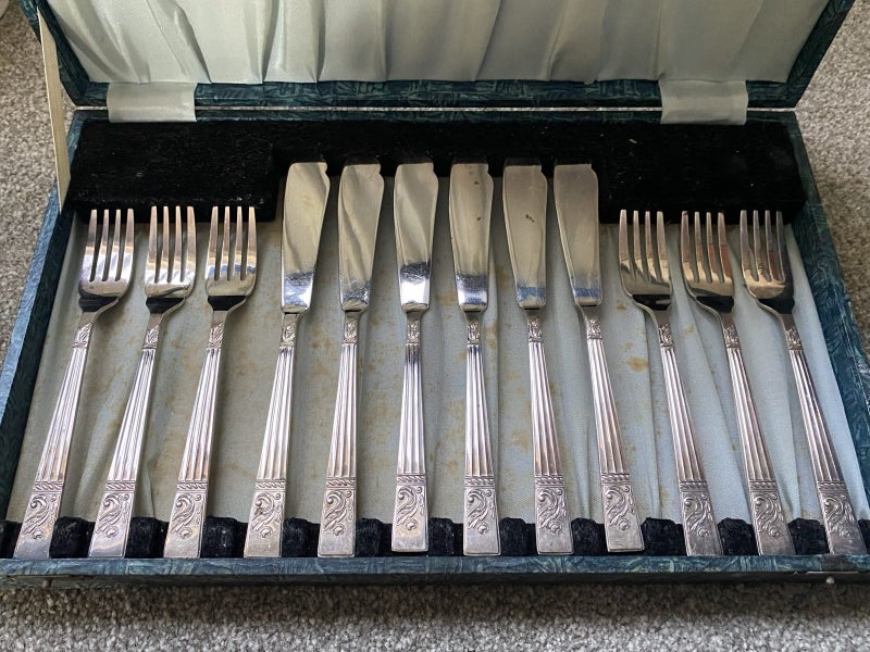 12-piece Electroplated Nickel Silver (EPNS) fish knife and fork set by Dunklings Carousel 2