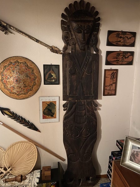 Large wooden figure carving. Carousel 2