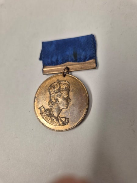 commemorative medal for Queen Elizabeth II's visit to New Zealand in 1953-54. Carousel 1