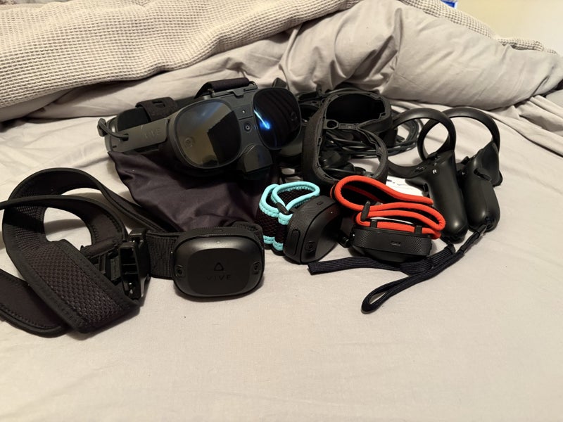 Vive XR Elite with Full Body Immersion Trackers Carousel 1
