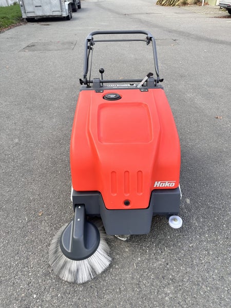 Hako 650e Battery Sweeper - Worth over 10k new in NZ, this really is a bargain!! Carousel 1