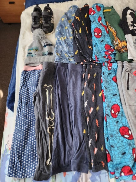 Boys winter bulk lot. Size 3 & 4. 32 items! Carousel 2