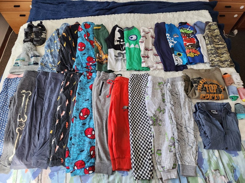 Boys winter bulk lot. Size 3 & 4. 32 items! Carousel 1