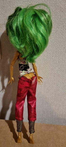 Monster High Jinafire Long Scaremaster Doll Carousel 2