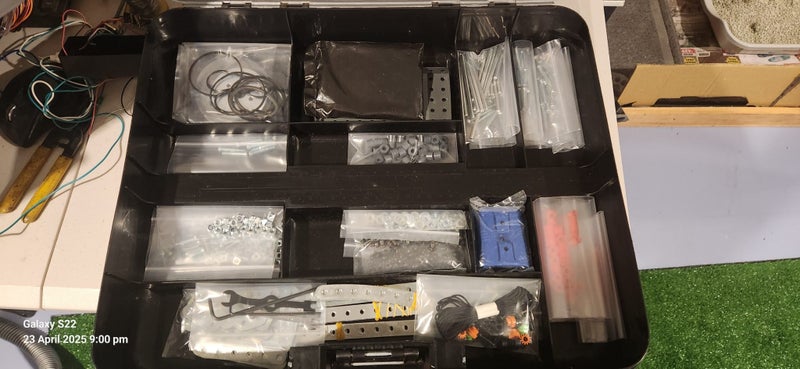 Mecanno Erector Set #7080 Special Edition Crane and Hardcase Carousel 2