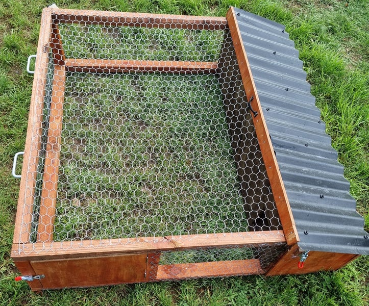 Rabbit / guinea pig hutch Carousel 2