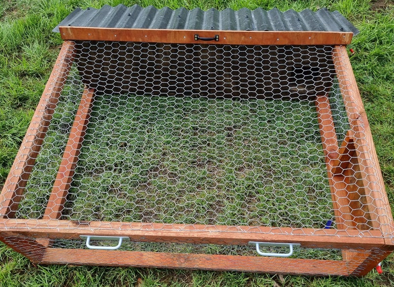 Rabbit / guinea pig hutch Carousel 1