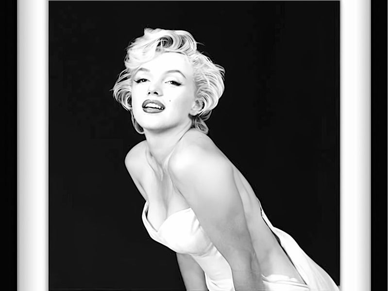 Marilyn Monroe | 1954 | Framed Photo 1/15 Carousel 1