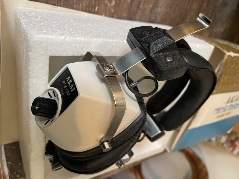 Akai 1971 Headphones Carousel 2