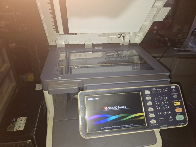 Toshiba e-Studio 477SL with F101 Hard Drive error (powers) for parts only. Carousel 2