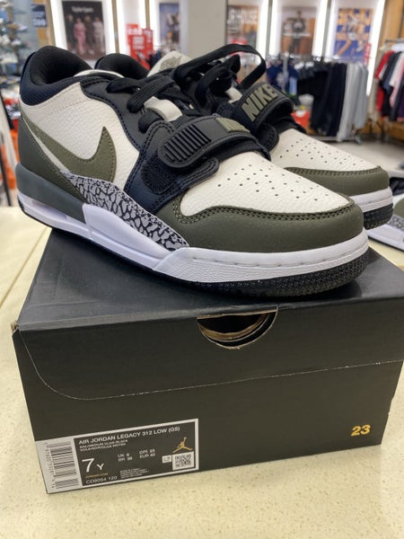 Nike CD9054-120 Air Jordan Legacy 312 Low Carousel 1