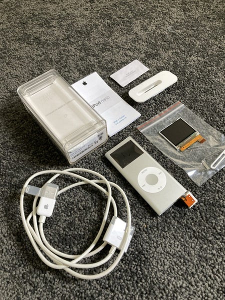 Ipod Nano 2GB | 2nd Gen Silver damaged Carousel 2