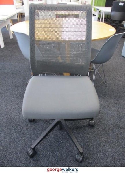 PR5788 Grey Steelcase Office Chair Carousel 1