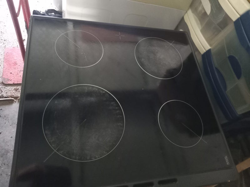 Ariston Freestanding Oven v Ceramic Cooktop in Stainless Steel Carousel 3