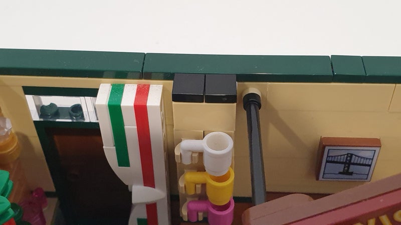 Lego 21319 Friends Central Perk Retired Product includes 7 minifigures Carousel 7
