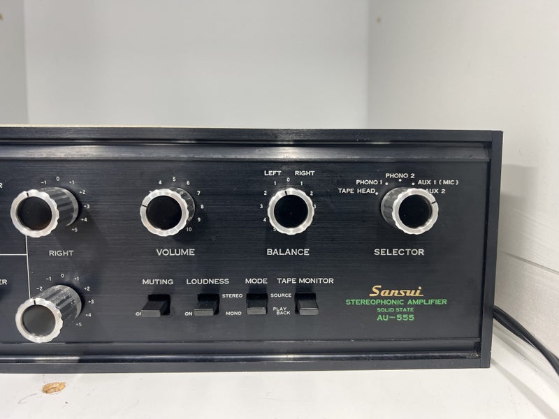 Sansui AU-555 Solid State Stereo Control Amplifier (1971-73) Carousel 1