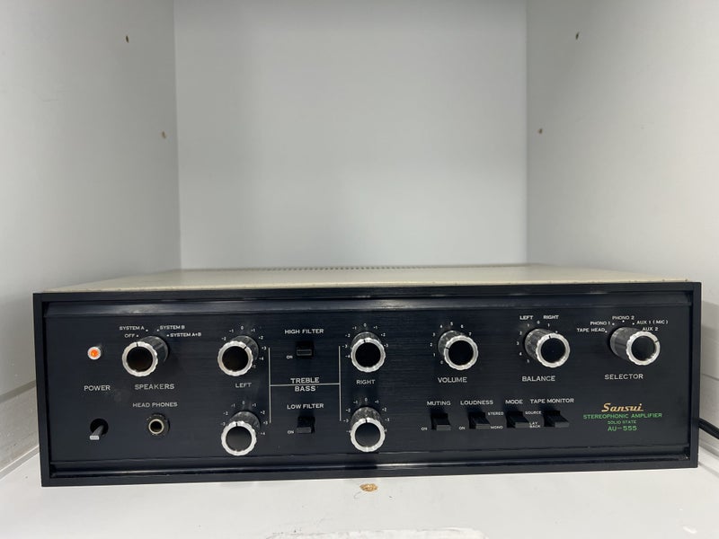 Sansui AU-555 Solid State Stereo Control Amplifier (1971-73) Carousel 2