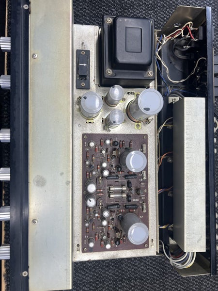 Sansui AU-555 Solid State Stereo Control Amplifier (1971-73) Carousel 11