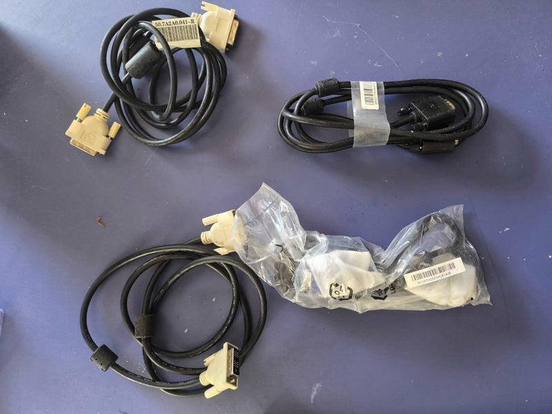 4x video cables -VGA&Display Carousel 1