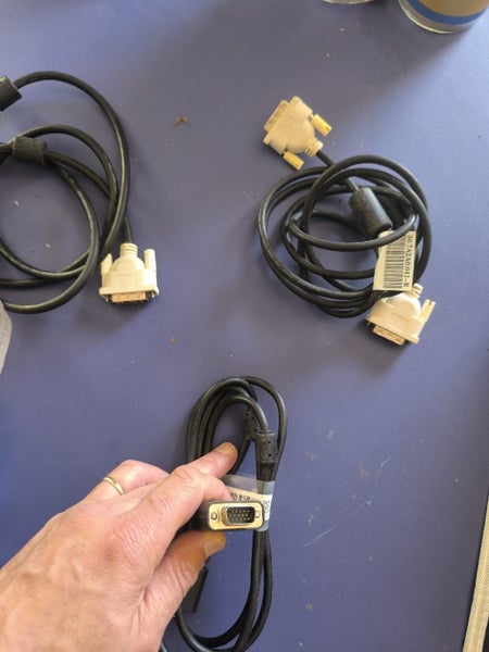 4x video cables -VGA&Display Carousel 2