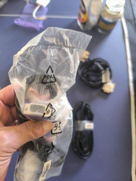 4x video cables -VGA&Display Carousel 5