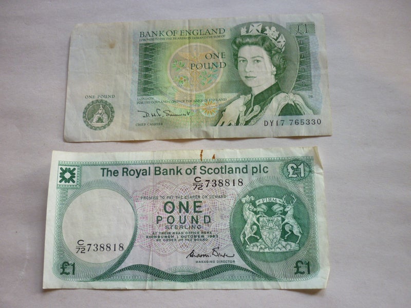 1 POUND NOTES . SCOTLAND AND ENGLAND Carousel 1
