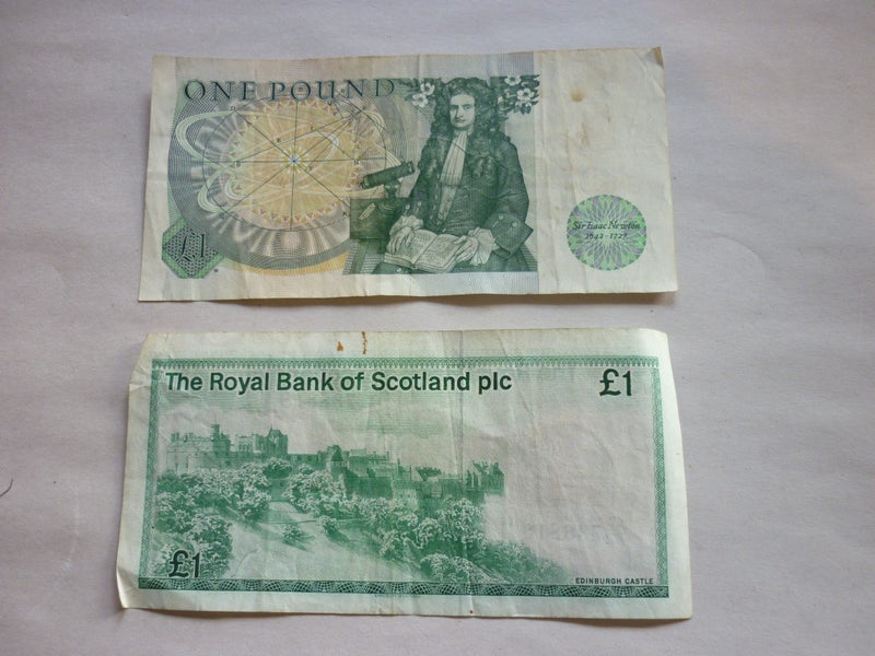 1 POUND NOTES . SCOTLAND AND ENGLAND Carousel 2