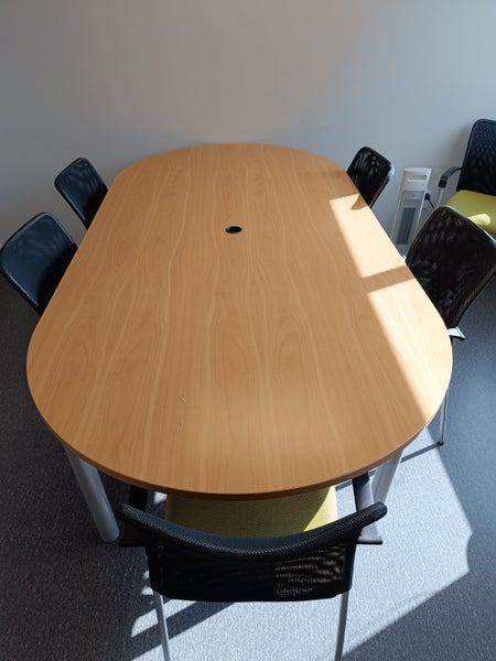 Oval Meeting Table & 8 Chairs Carousel 1