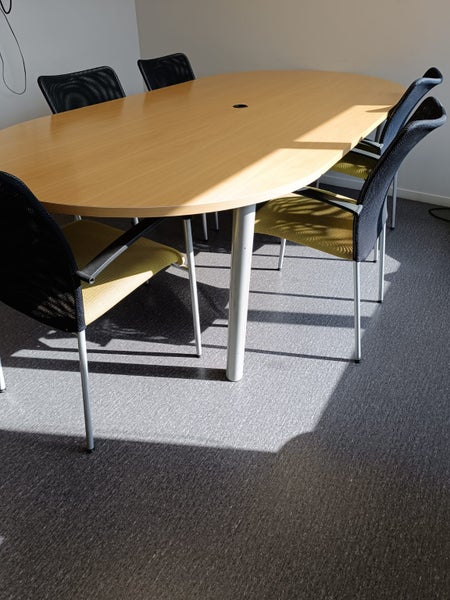 Oval Meeting Table & 8 Chairs Carousel 2