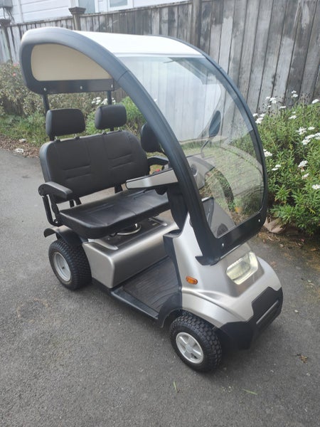 8 Year Battery Warranty. 100km Range. Charge once a week depending on travel!!! Carousel 2