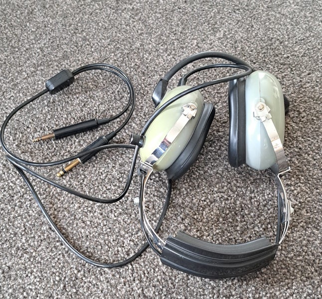 Aviall aircraft headset Carousel 3