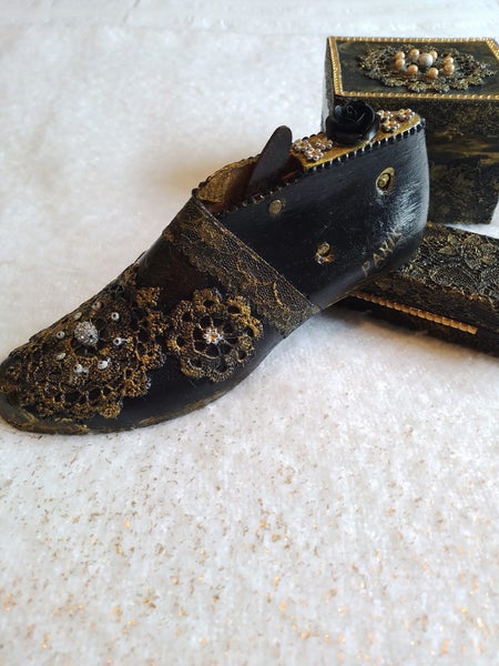 Vintage Shoe Last Carousel 1
