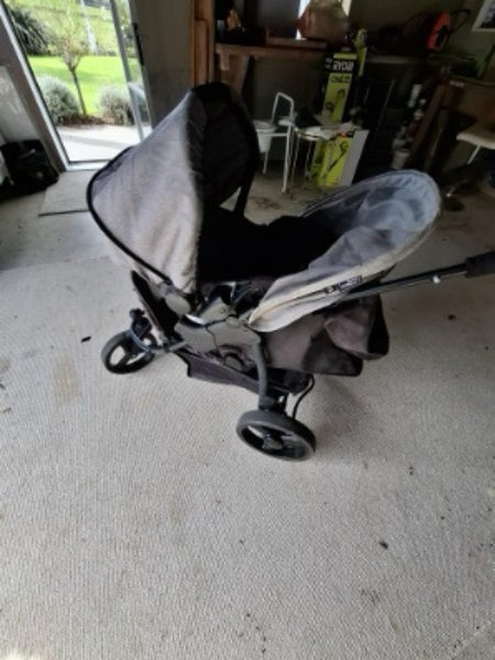 Mothers choice pram with capsule Carousel 2
