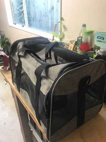 Cat carry case Carousel 1