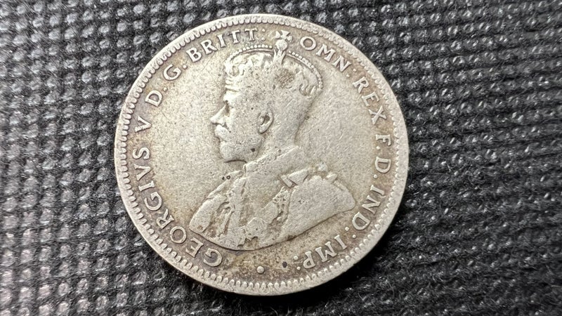 Scarce 1921 "Star" Australian One Shilling Silver Coin - Lot E244 Carousel 2