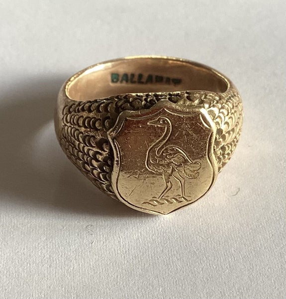 Very solid gold ring with emu engraving Carousel 1