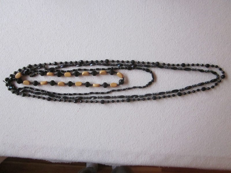 4 Art Deco-Retro Bundle of Black Necklaces Carousel 13