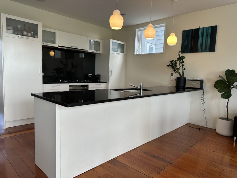 Complete Kitchen for Removal – Includes Appliances – Must Go by 7 May Carousel 1