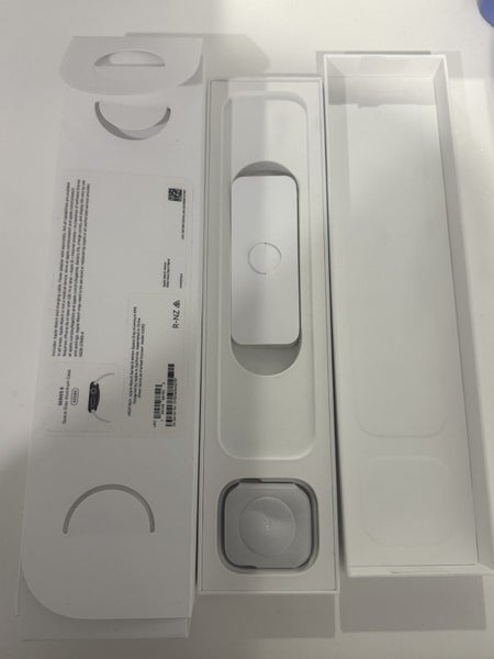 Apple Watch Space Grey Series 6 44mm GPS Carousel 2