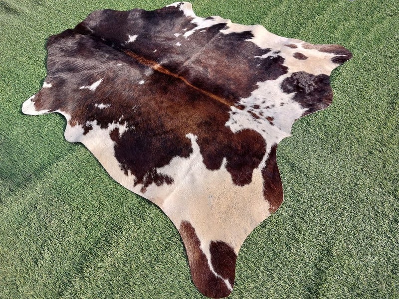 New Cow Hide Stunning Brown and White Cowhide Rug - No Reserve! - C154 Carousel 5