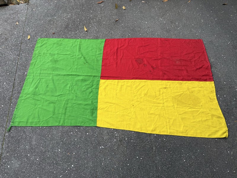 Old flag BENIN Carousel 2