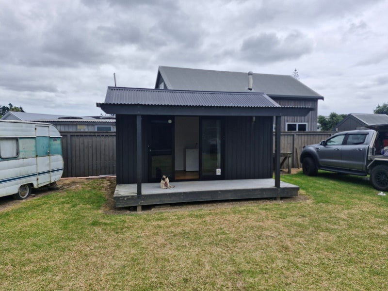 NZ-Built Cabin – Quality Craftsmanship 11.5m2 Carousel 1