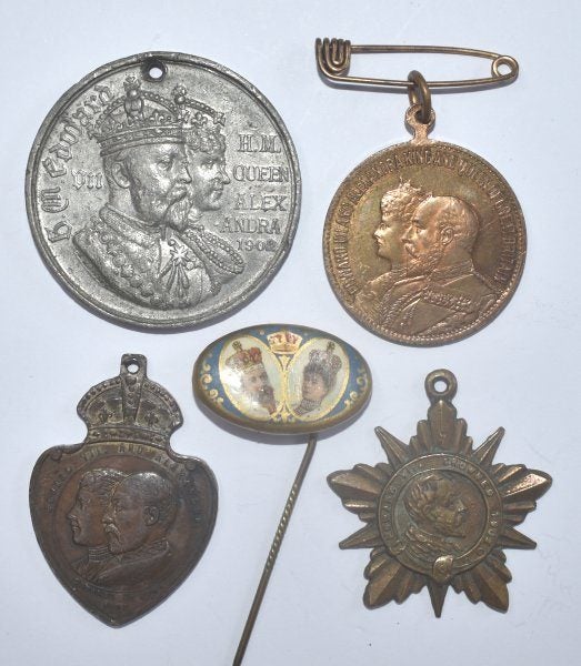FOUR KING EDWARD VII CORONATION 1902 MEDALETTES & PIN Carousel 1