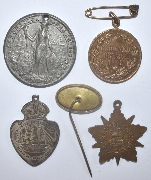 FOUR KING EDWARD VII CORONATION 1902 MEDALETTES & PIN Carousel 2
