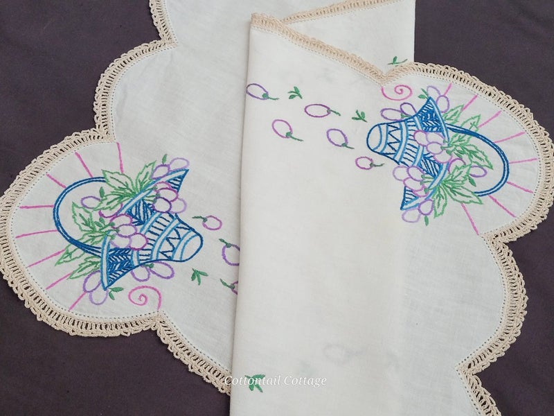 Vintage Linen Table Mat Tablecloth 62cm x 39cm Carousel 1